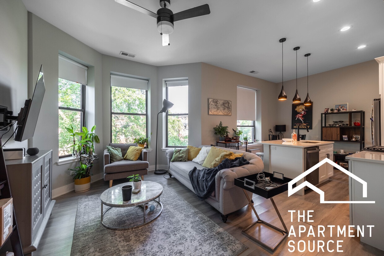 Photo - 3611 N Greenview Ave