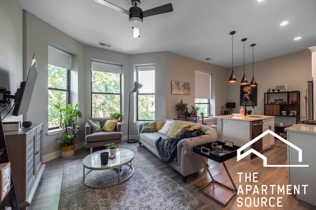 Photo - 3611 N Greenview Ave Apartment