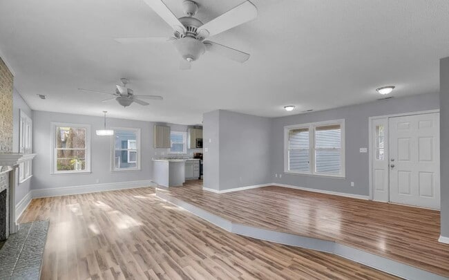 Foto del edificio - 2456 Saddleridge Dr