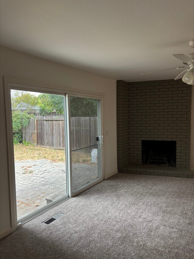 Foto del edificio - 4913 Sunshine Ave