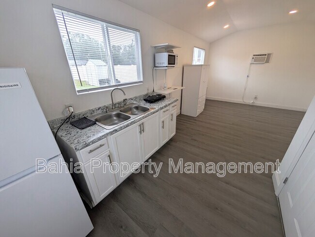 Foto del edificio - 1002 Kirkland Dr