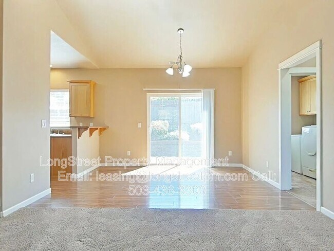Foto del edificio - 3493 NW Coronado St