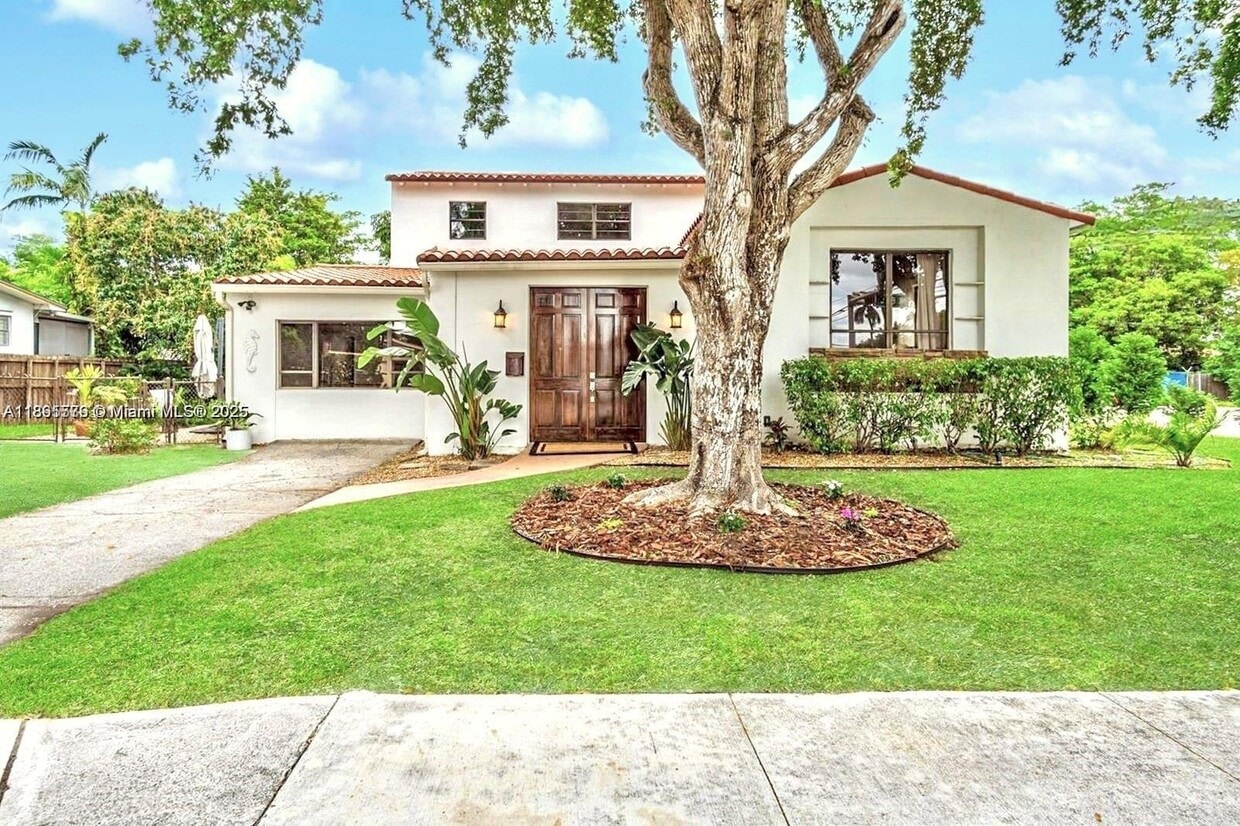 Foto principal - 991 NE 82nd St