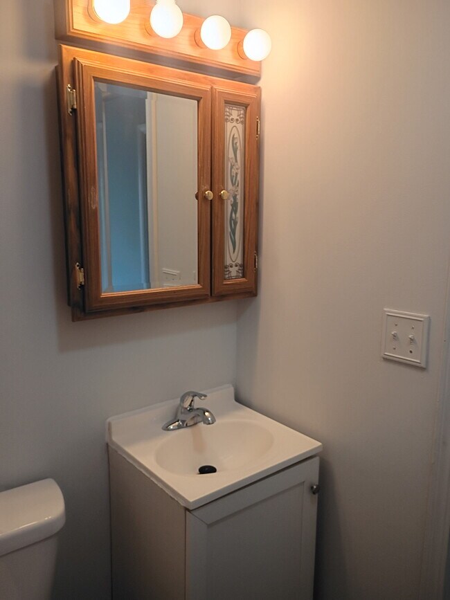 Building Photo - 106 N Mitchner Ave