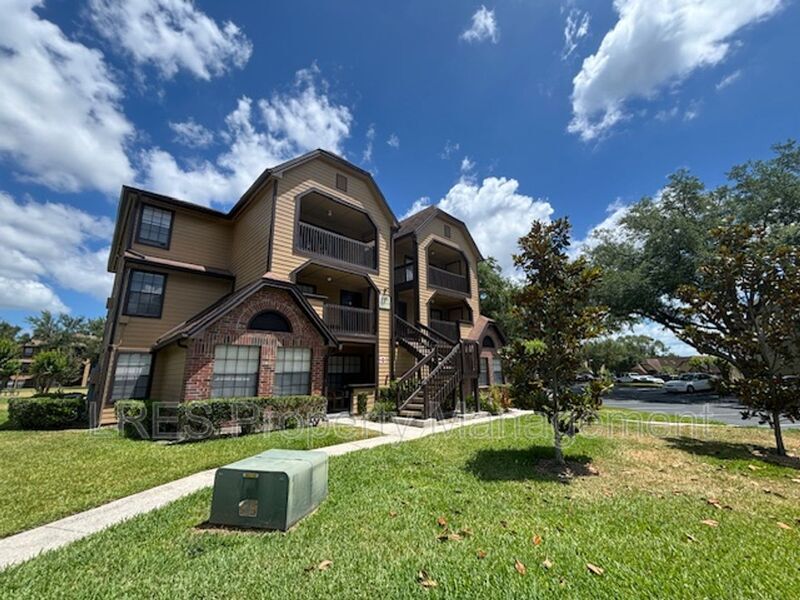 380 Lakepointe Dr Unit 201, Altamonte Springs, FL 32701 Condo for