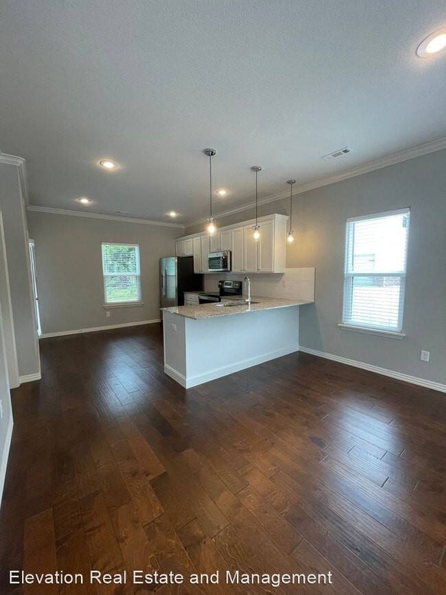 Building Photo - 3 br, 2.5 bath House - 929 W Lawson Street