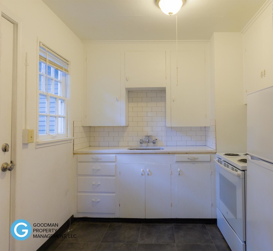 Building Photo - 520 19th St NE