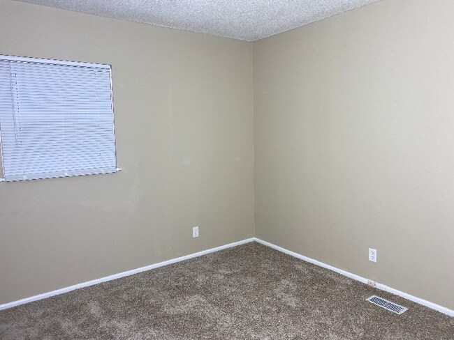 Building Photo - 2446 Quail Dr