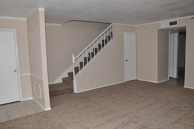 Building Photo - 8488 Ariel St