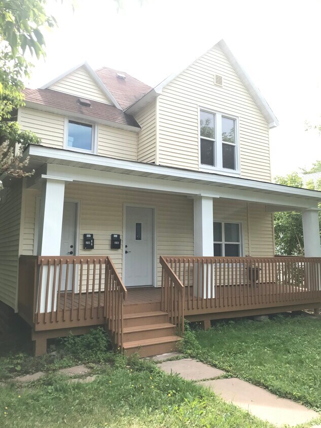 218 E 5th St Unit 2, Duluth, MN 55805 218 E 5th St Duluth, MN