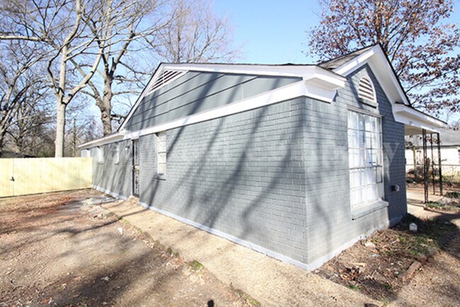 Building Photo - 1397 N Graham St