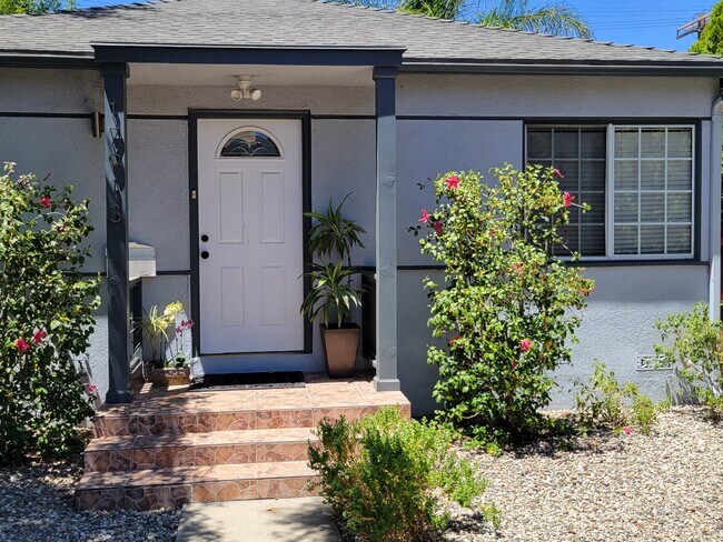 Front Entry - 17913 Burbank Blvd