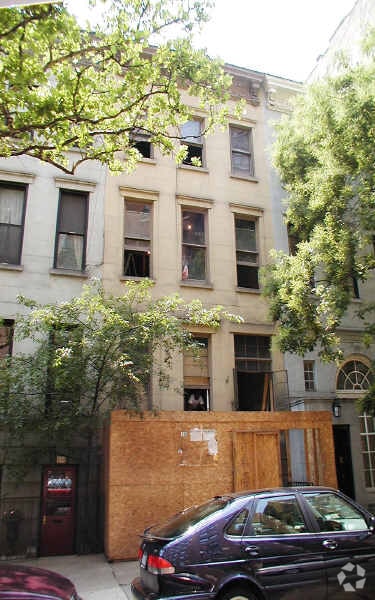Primary Photo - 158 E 83rd St