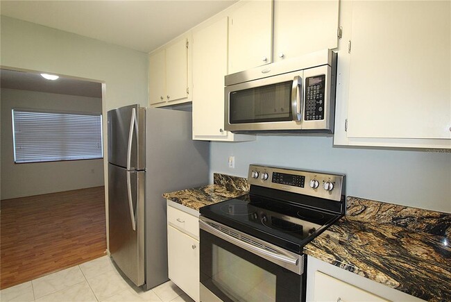 Building Photo - 390-301 301 Blvd W