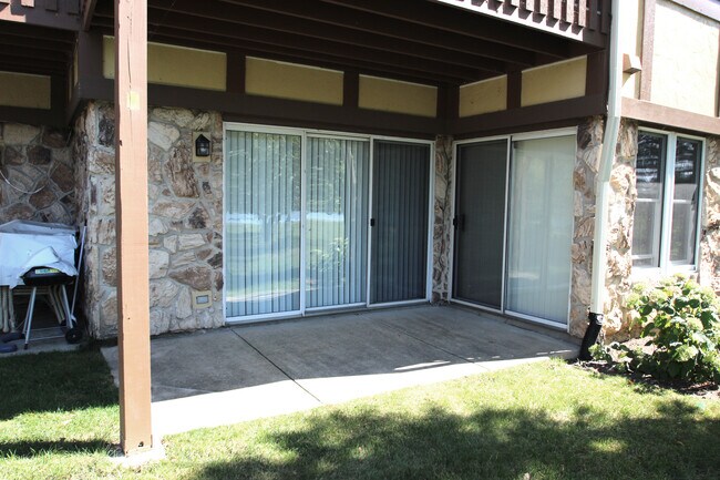 Foto del edificio - 1218 N Streamwood Ln