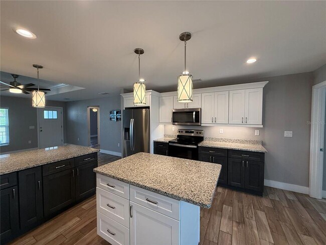 Foto del edificio - 26527 Angelica Rd