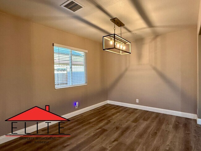 Building Photo - AVAILABLE NOW!!