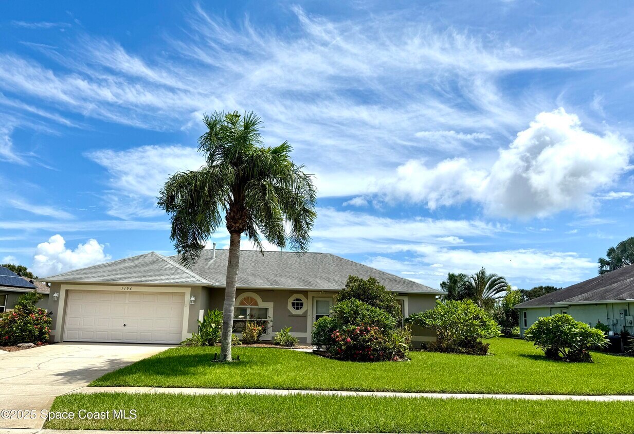 Foto principal - 1196 Meadow Lake Rd