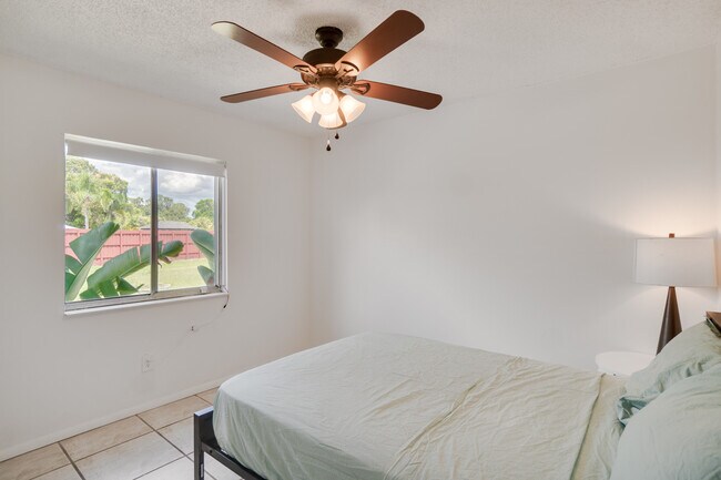 Foto del edificio - 8724 Tall Pine Ln