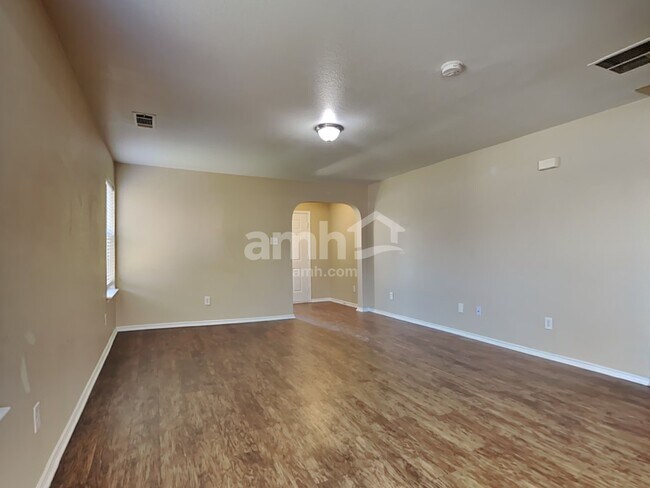 Building Photo - 111 Maned Dr