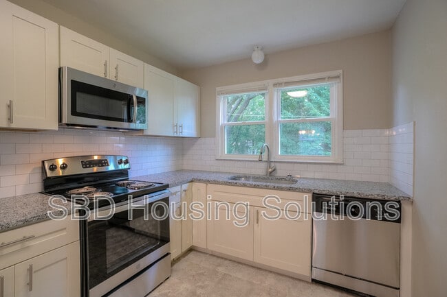 Foto del edificio - 10104 Bellaire Ave