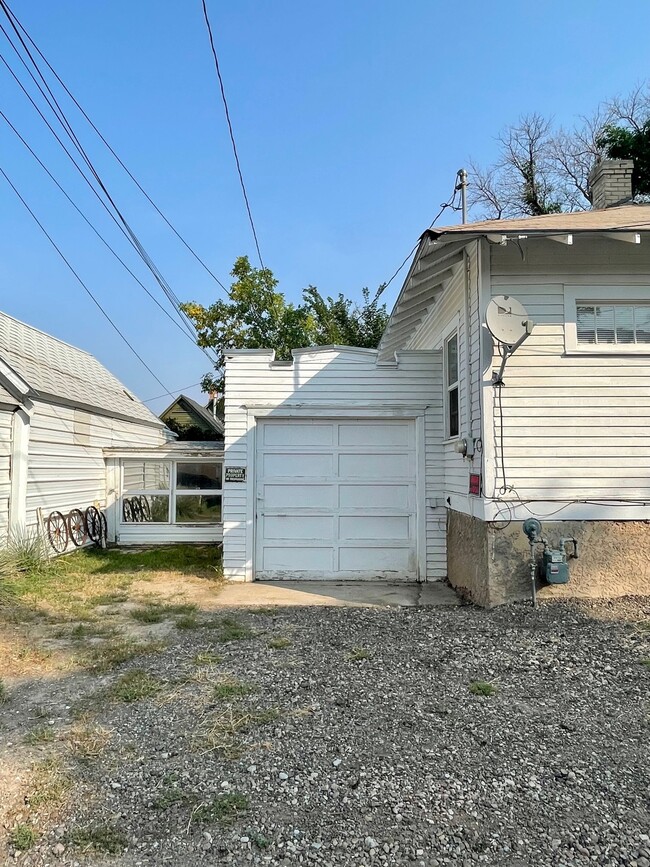 Building Photo - 712-711 11th St N