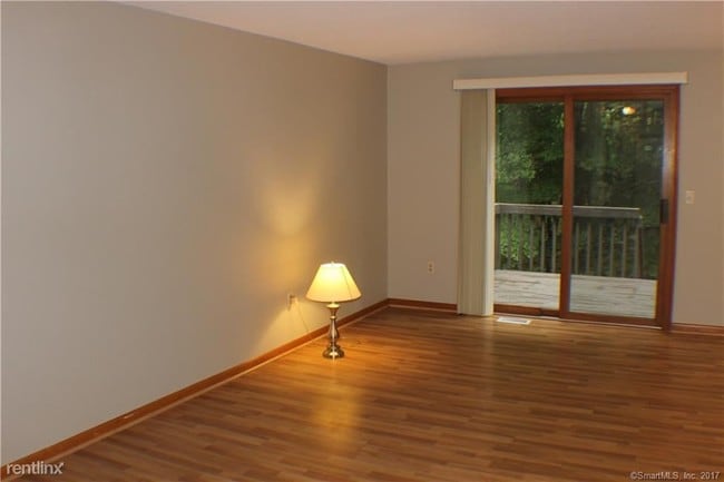 Building Photo - 18 Oak Forest Dr