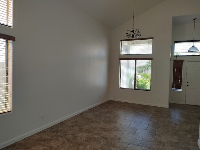 Building Photo - Fantastic 2 story home in Peoria!