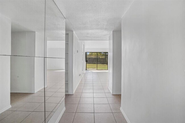 Building Photo - 3426 Janwood Ln