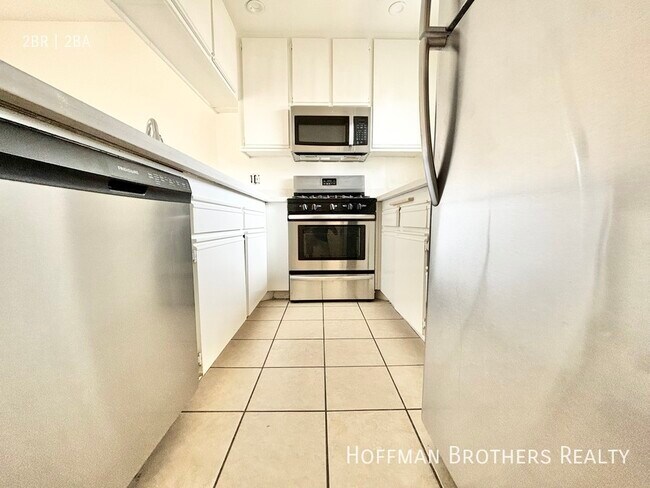 Building Photo - 868 S Kingsley Dr Los Angeles, CA 90005