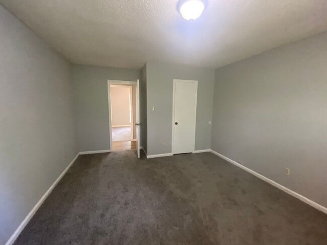 Building Photo - 5373 Sputnik Dr