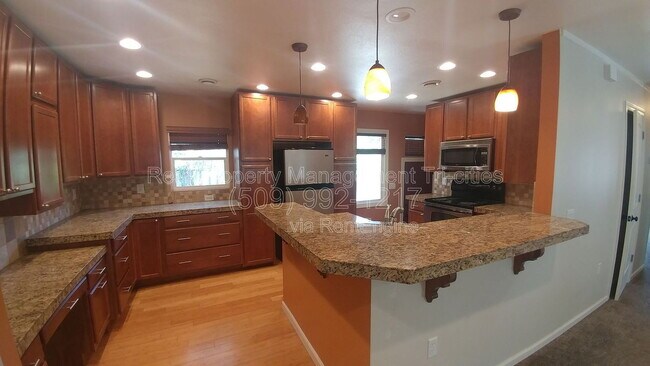 Building Photo - 222 Douglass Ave