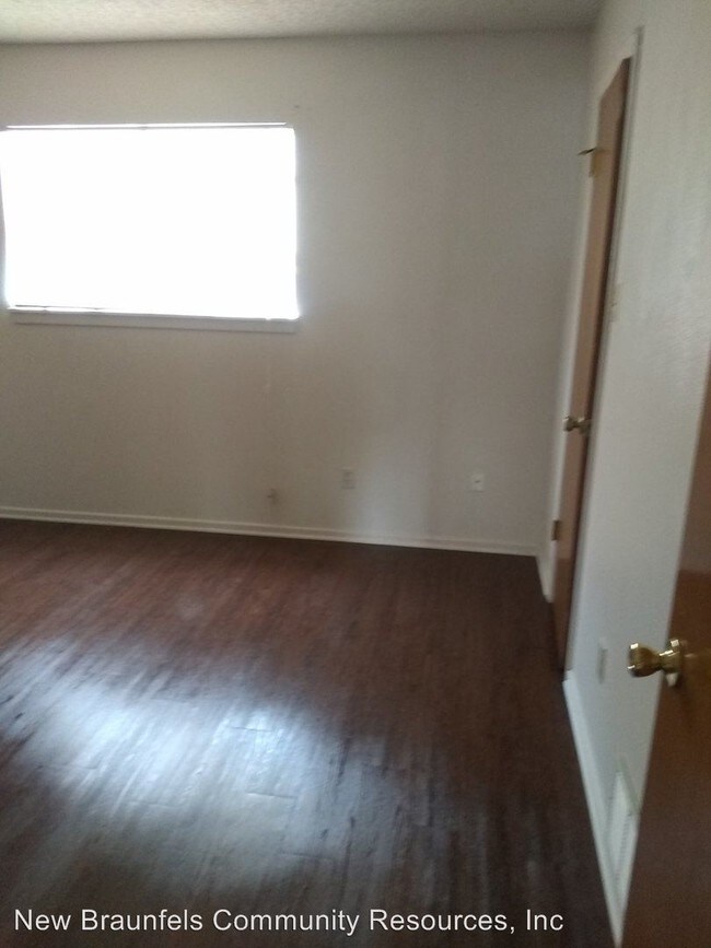 Building Photo - 310 Castlewood Dr