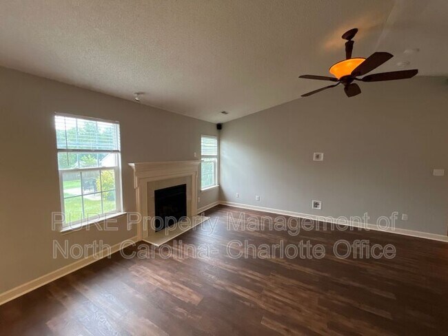 Foto del edificio - 10319 Prairiegrouse Ct