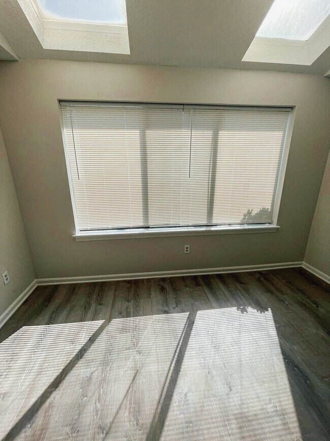 Foto del edificio - Beautifully Renovated 1bd Condo