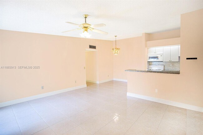 Foto del edificio - 9711 W McNab Rd