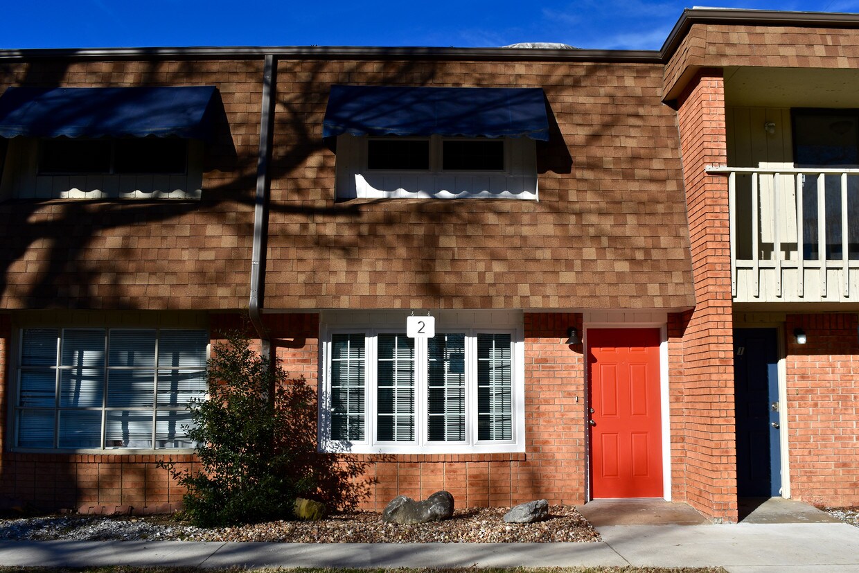 Primary Photo - 808 W Lawson St