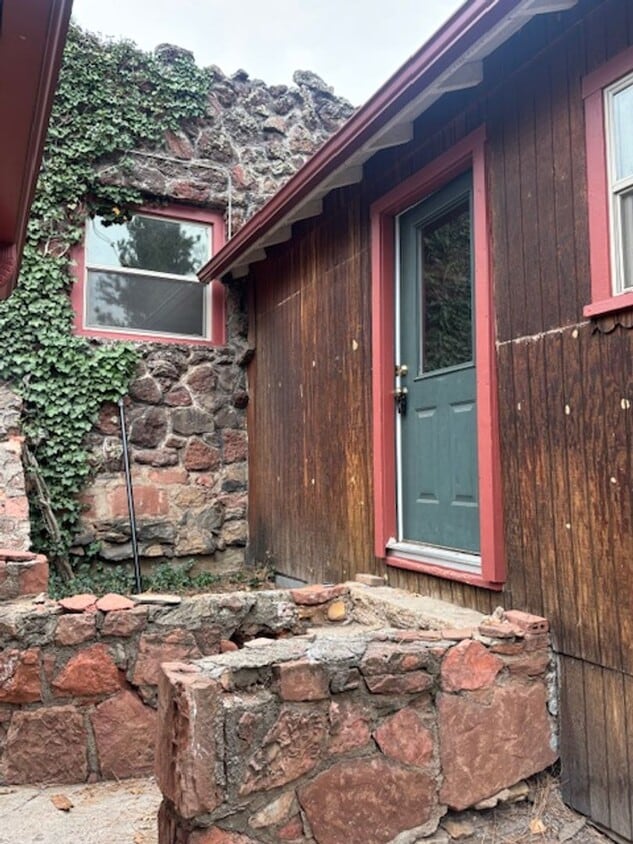 Building Photo - 1 Bedroom 1 bathroom