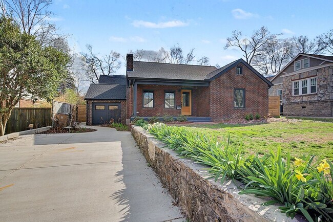 Foto del edificio - Stunning 5BR/3.5BA historic home located near Hillsboro Village!