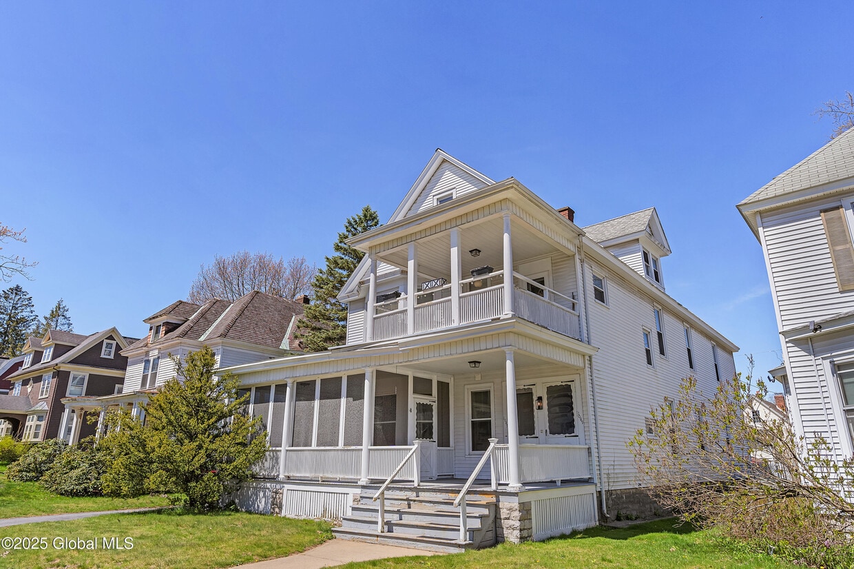 Primary Photo - 1047 Waverly Pl