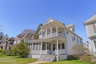 Building Photo - 1047 Waverly Pl