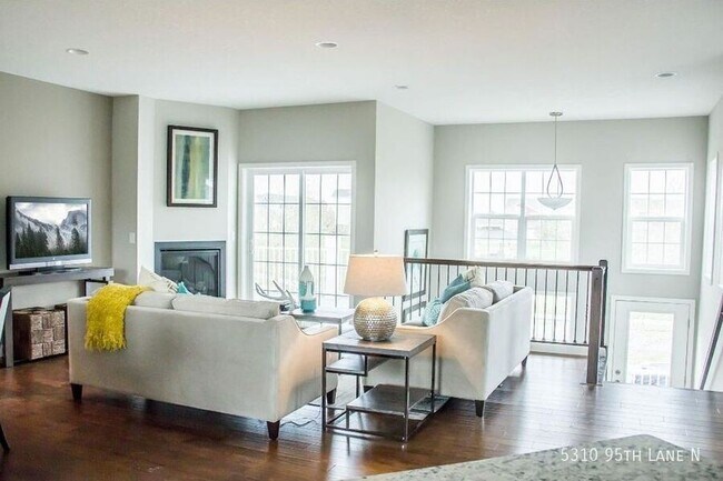 Foto del edificio - 5310 95th Ln N