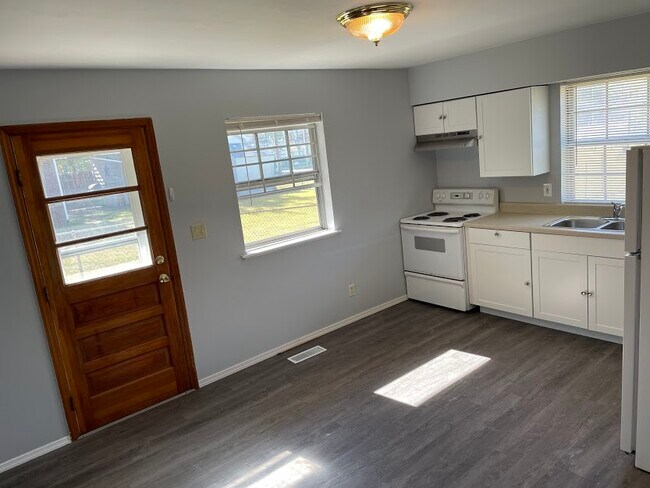 Building Photo - 1110 N Boeke Rd