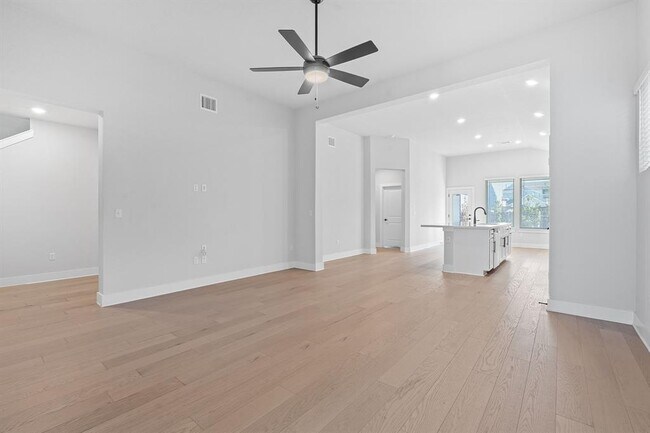 Foto del edificio - 8504 McKamy Dr