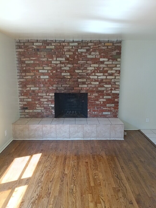 Building Photo - 4768 W 130th St