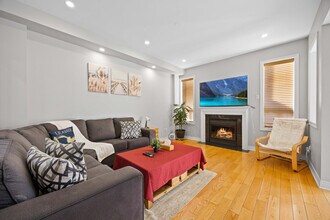 Building Photo - 6 Aria Ln