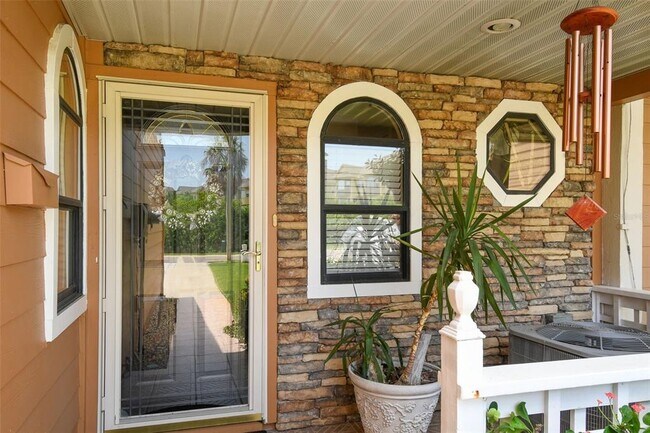 Building Photo - 8745 Bay Pointe Dr