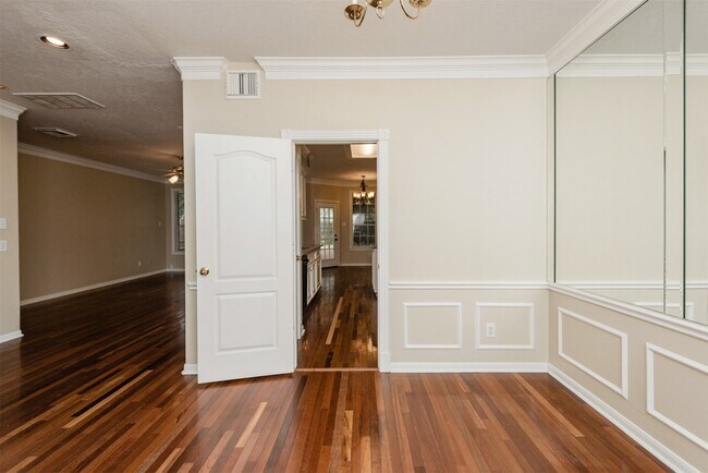 Building Photo - 215 Sunset Ridge Dr