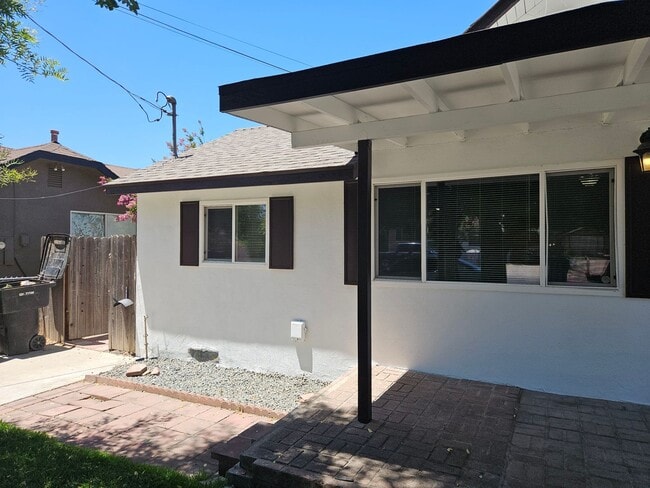 Foto del edificio - Franklin Triplex - Golden Dev