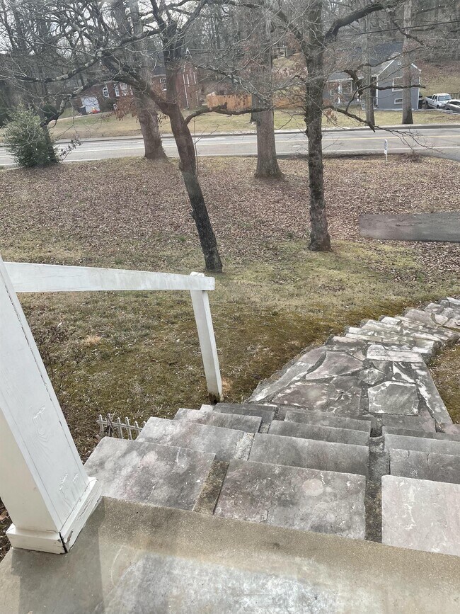 Building Photo - 312 N Chilhowee Dr